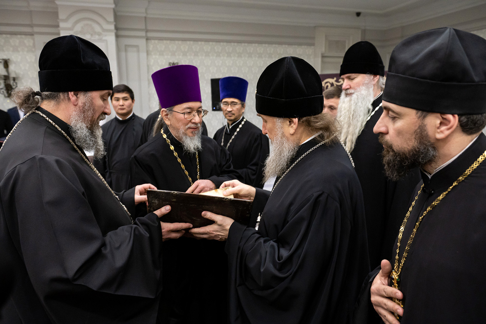 6 10 Обсуждение книг перевода библии священниками